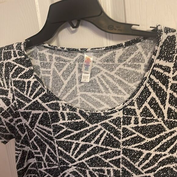 NWOT Lularoe top. Size small - Picture 2 of 6